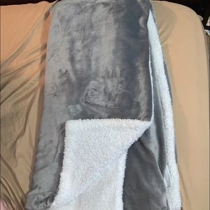 Catherine Malandrino Velvet Sherpa throw blanket